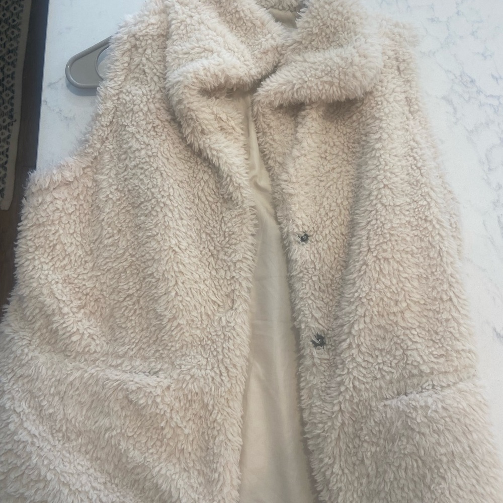 Faux fur white vest
